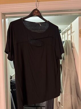 Vince Camuto Black Short Sleeve Top with Front Cutout